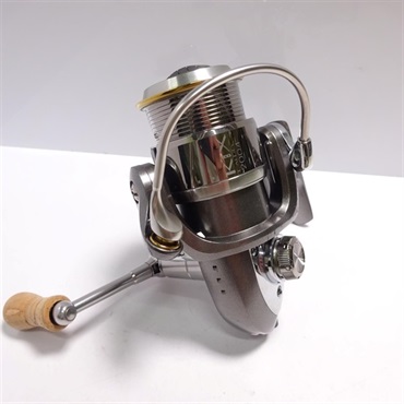 Daiwaカルディア KIX2004 DAIWA CALDIA KIX 2004 SPINNING REEL LURE FISHING FROM JAPAN