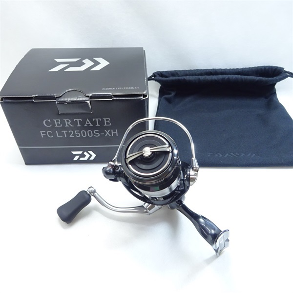 美品　24セルテートFCLT2500S ダイワ スピニングリール 24セルテート FCLT2500S【即日発送