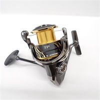 V7000 スピニングリール 黒/金 V7000 スピニングリール 黒/金 V7000 スピニングリール ブラック