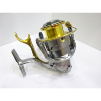 15BB-Xテクニウム2500DXG(左) SUT