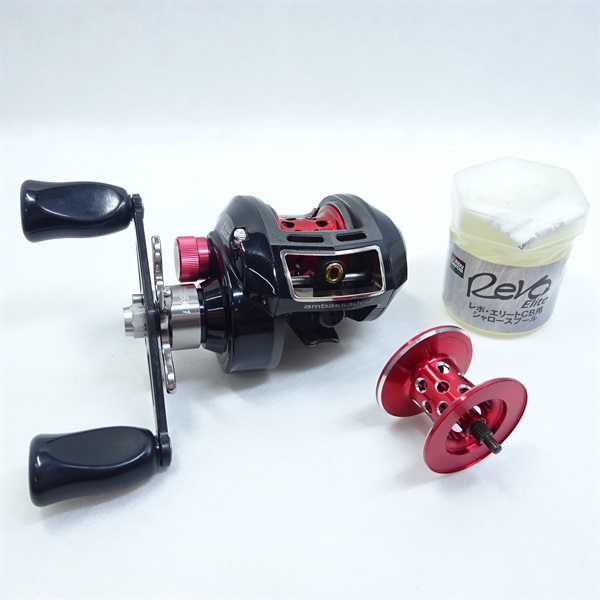 Abu Garcia ベイトリール 黒/青/赤　レボエリートCB REVO レボエリートCB右 | イシグロ公式オンラインショップ