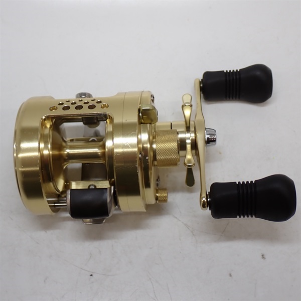 専用カルカッタコンクエスト　300 シマノ(SHIMANO) カルカッタ コンクエスト 300タイプJ-HG 026033