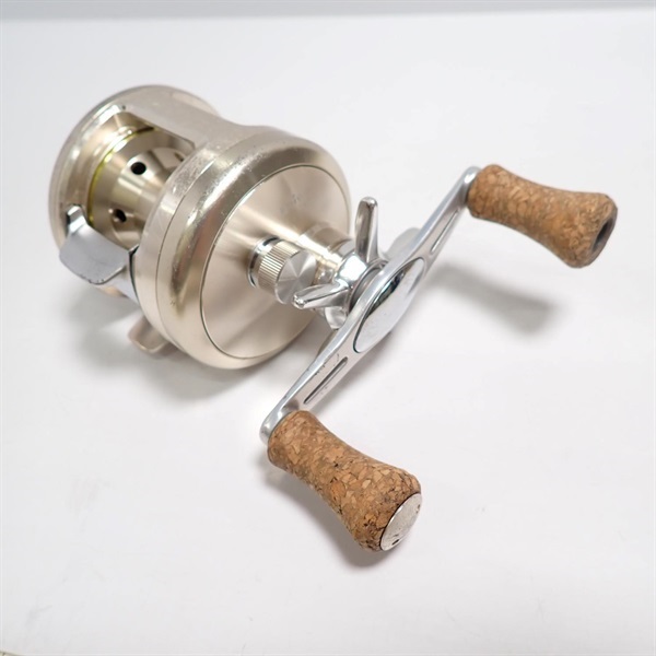 ダイワ ミリオネア cv-z 205 釣り具・リール】ダイワ ミリオネアCV