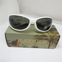 ＦＬＹ　ＤＩＭＥＮＳＩＯＮＭ．ＷＨＴ／ＳＭＫ