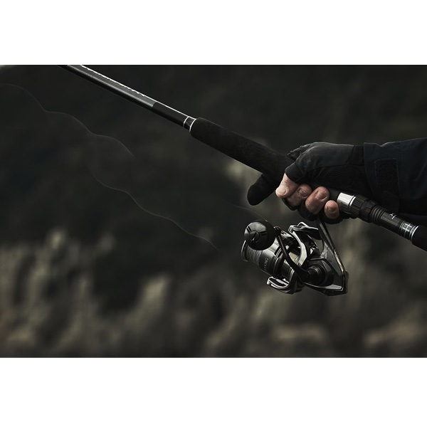 シシバニ。1回使用。美品。24ツインパワー3000MHG シマノ（SHIMANO） 24 ツインパワー 3000MHG (2024年モデル