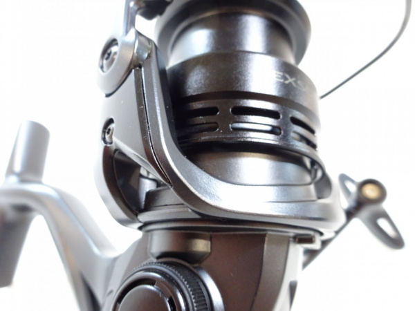 SHIMANO 18EXSENCE CI4+ C3000MHG 美品　最終値下げ Amazon | シマノ(SHIMANO) スピニングリール シーバス 18 エクス