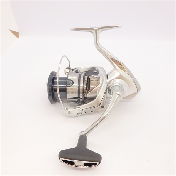 SHIMANO - 19ストラディック　c3000HG pe含め新品未使用 Amazon | シマノ(SHIMANO) スピニングリール 19 ストラディック