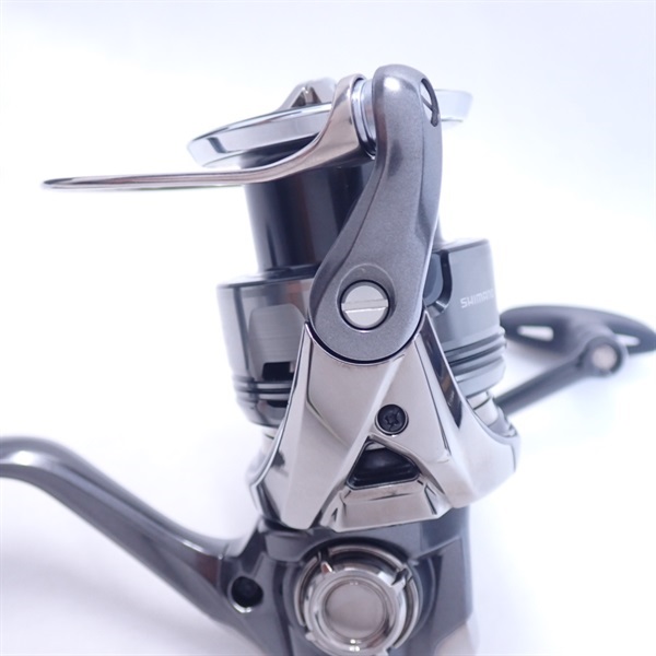 24ツインパワー C3000XG 極美品　早者勝ち！ シマノ 24ツインパワー C3000XG | 軽量・高速のシーバス機【安売