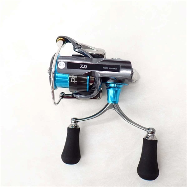 21エメラルダスAIR FCLT2500sDH ドレスハンドル&リールスタンド付 DAIWA（ダイワ） 21 エメラルダス AIR FC LT2500S-DH ゴメクサス