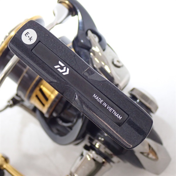 DAIWA 18レガリスLT2000S カスタムパーツ多数 B ダイワ(Daiwa) 18レガリス LT2000S 00060011｜アウトドア用品