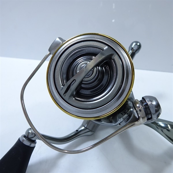 Shimano 18 Stella C2000Shg 03799 Slightly Scratched And