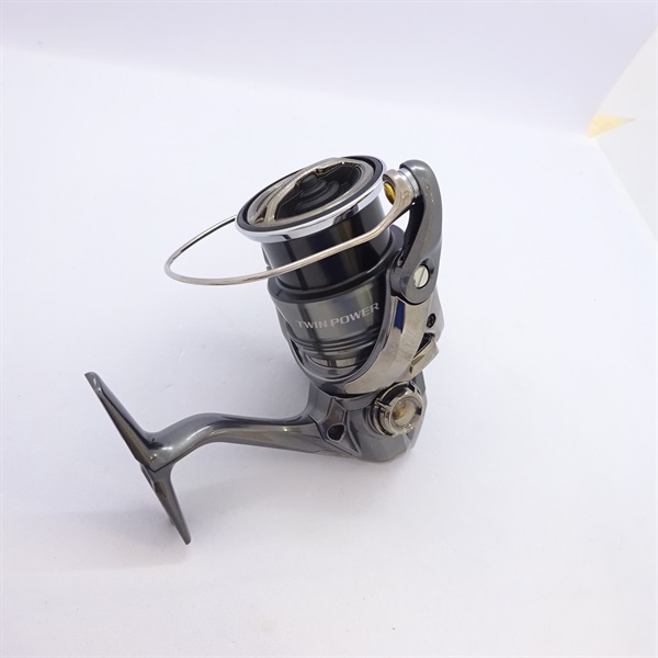 美品　24 ツインパワー　C3000MHG 24ツインパワー C3000MHG｜＠ベリーネット 日本最大新品中古釣具