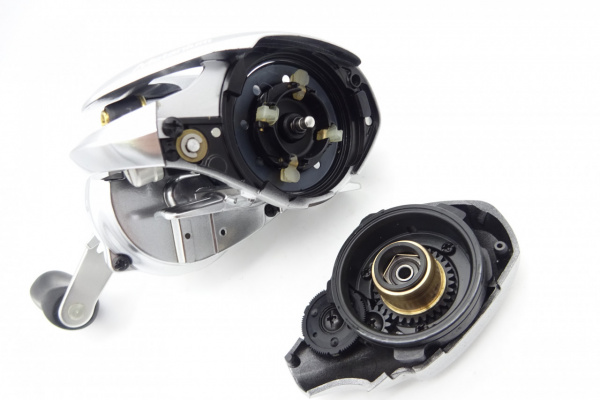 シマノ　16 メタニウム　MGL ノーマル　右巻き　03530 シルバー シマノ 16 メタニウム MGL ノーマル 右巻き 03530 シルバー シマノ 16