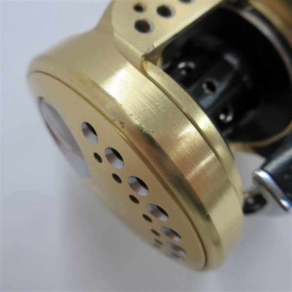 15カルカッタコンクエスト200HG 右ハンドル Amazon | シマノ(SHIMANO) ベイトリール 両軸 15 カルカッタコン