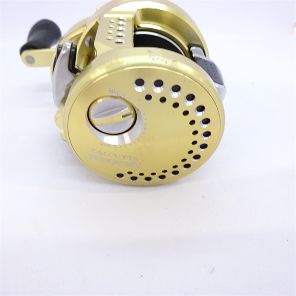 カルカッタコンクエスト200 ゴールド シマノ カルカッタ コンクエスト 200 右 (リール) 価格比較