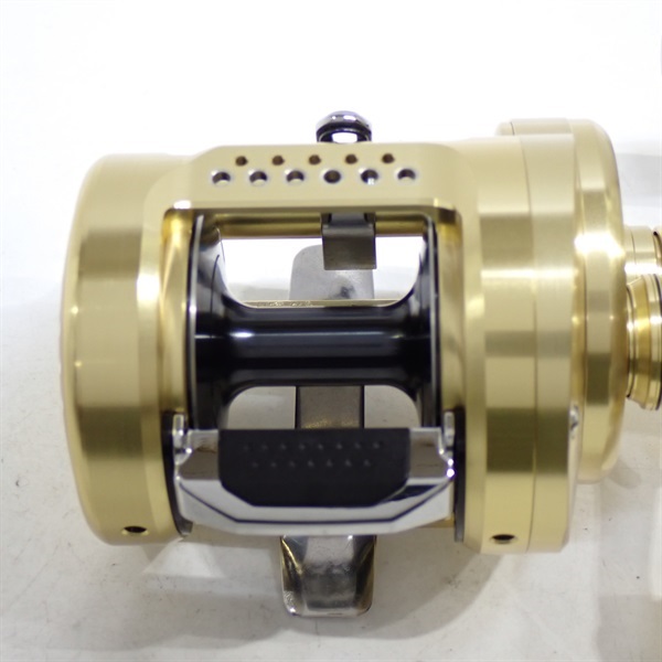 値下げ【美品】18カルカッタコンクエスト400 シマノ 18 カルカッタコンクエスト 400 （右ハンドル）:釣具の