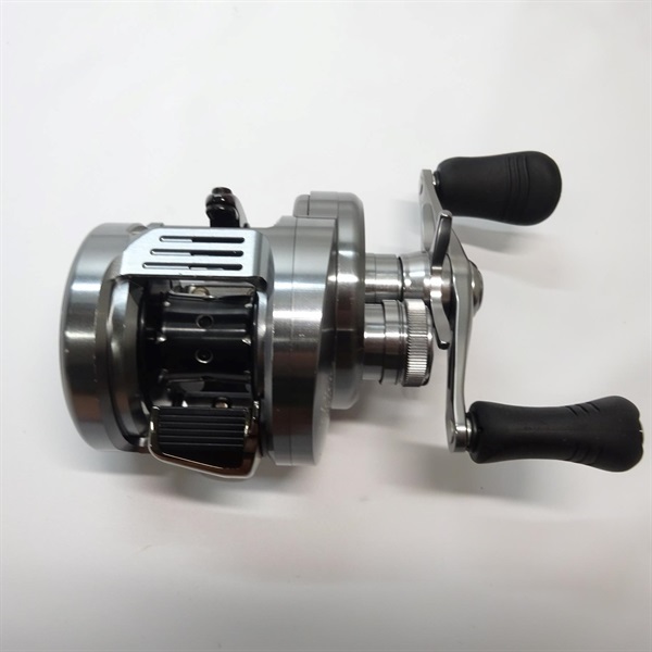 カルカッタコンクエストDC200 シマノ カルカッタ コンクエスト DC 200HG 右 (リール) 価格比較