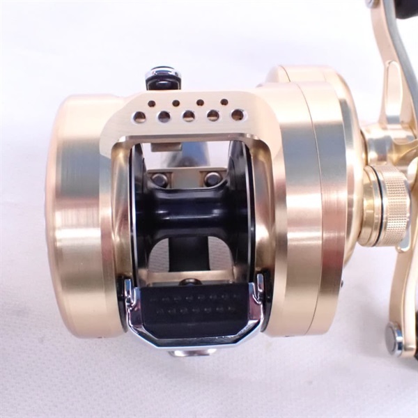 SHIMANO - 【中古/極上品】 シマノ 18 カルカッタコンクエスト