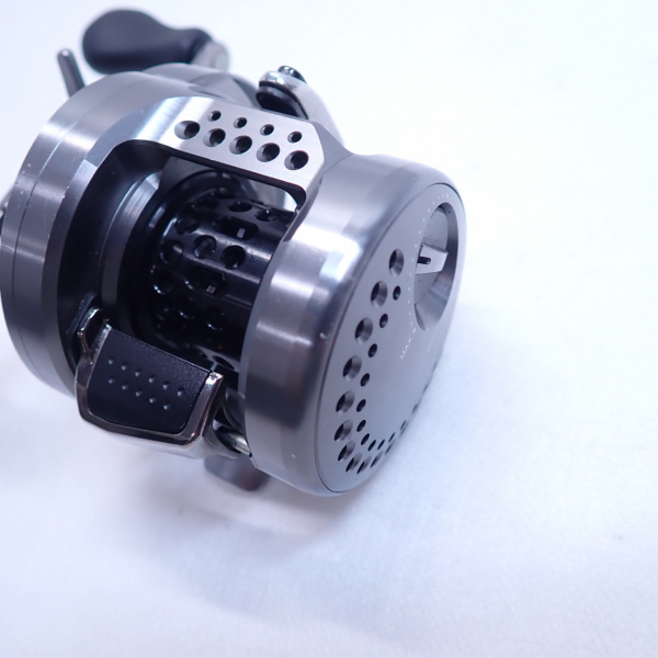 17カルカッタコンクエストBFS HG 右 シマノ(SHIMANO) 17 カルカッタコンクエスト BFS HG 右 036759