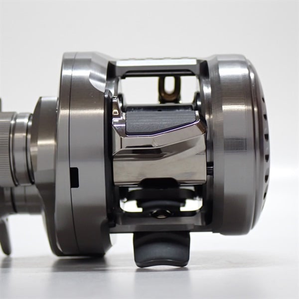 23カルカッタコンクエストbfs xg美品 シマノ カルカッタ コンクエスト BFS XG 右 (リール) 価格比較 - 価格.com