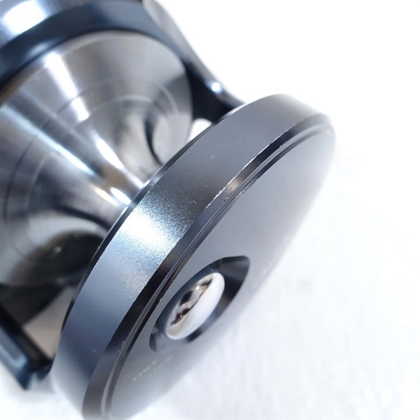 【未使用品】SHIMANO 19オシアジガー Fカスタム　2000NRHG シマノ オシアジガー F CUSTOM 2000NRHG/2001NRHG | リール