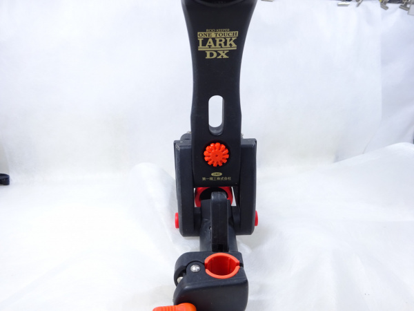 中古の（美品）第一精工㈱LARK　DX 第一精工 ラーク 18 DX ⁄W101M 釣具 竿受け フィッシングギア 小物